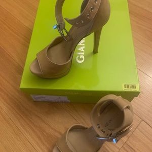 GIANNI BINI SIZE 5.5 HEELS